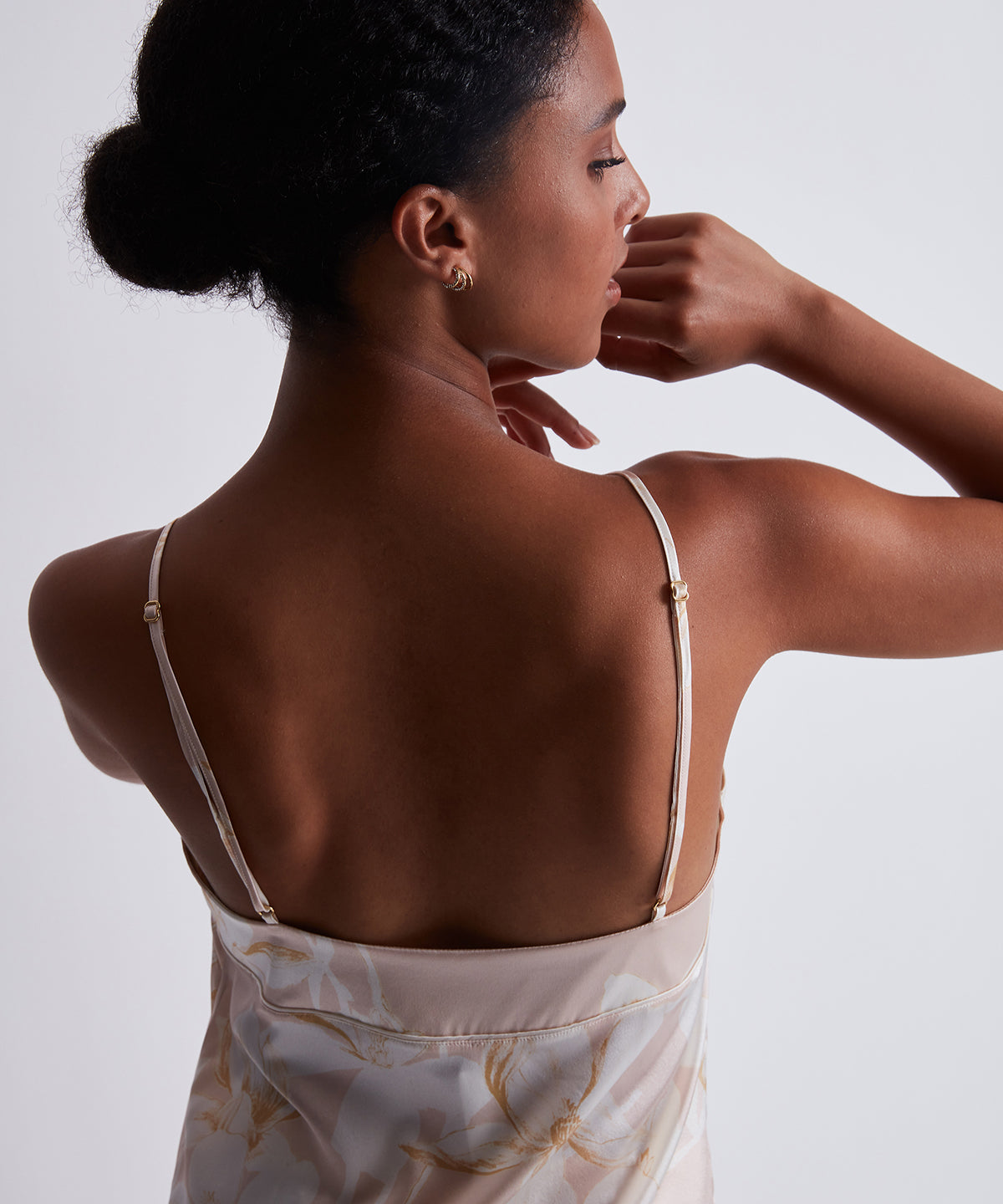 Silk by Night Top à fines bretelles Amberlight